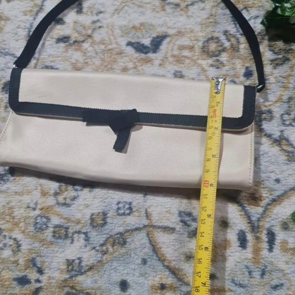 Banana Republic cream coquette clutch/wallet - Picture 6 of 7